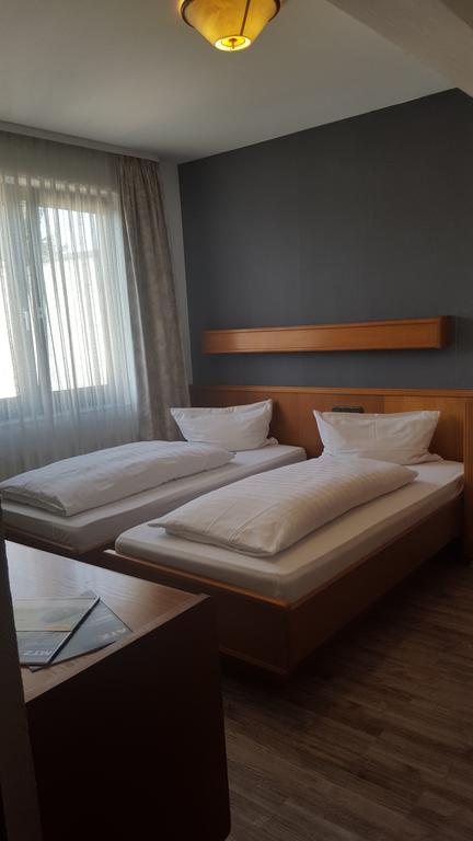 Hotel Alt Steinbach Steinbach im Taunus Esterno foto