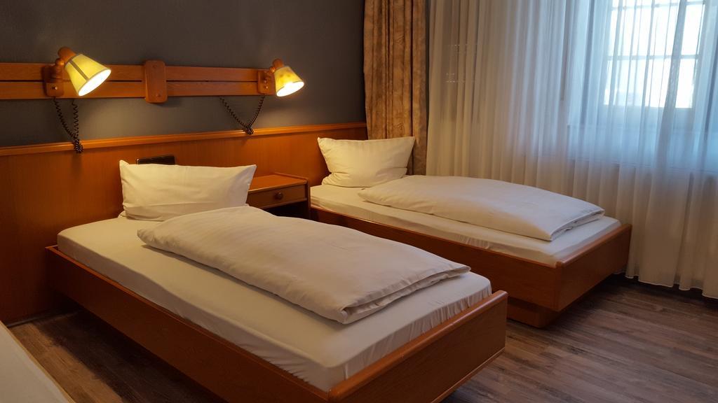 Hotel Alt Steinbach Steinbach im Taunus Esterno foto